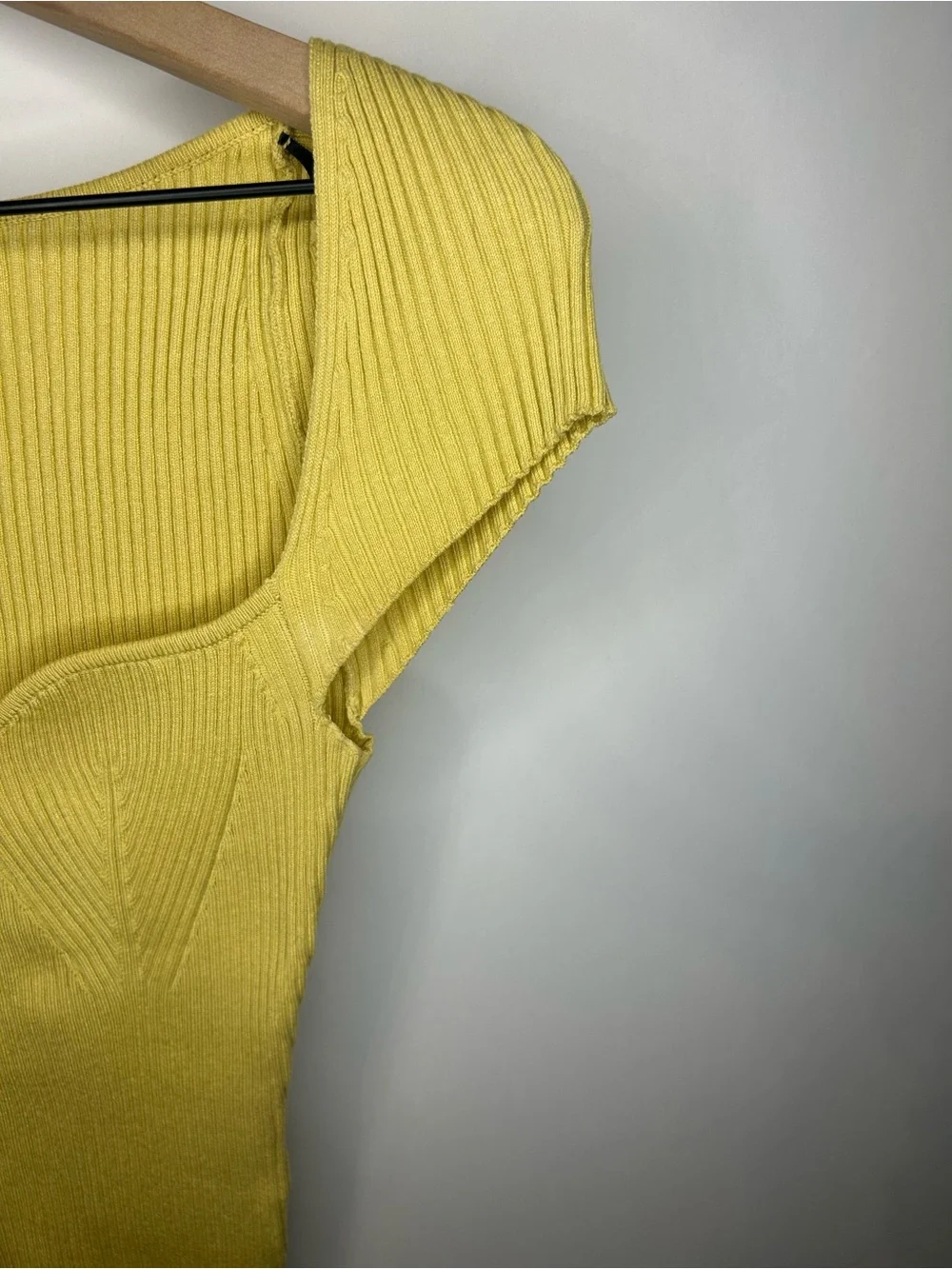 H&M Women’s Dusty Yellow Rib Knit Top, Size Small - Picture 6 of 11